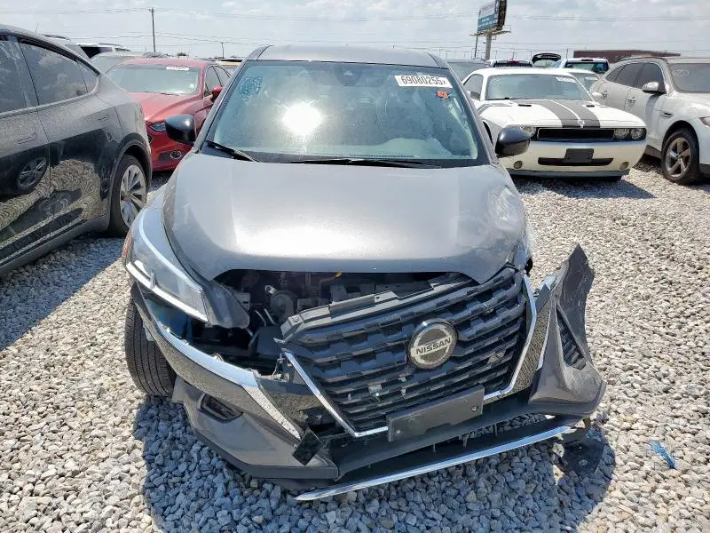2021 NISSAN KICKS S  