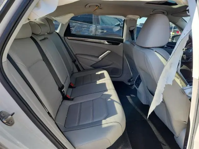 2018 VOLKSWAGEN PASSAT SE  