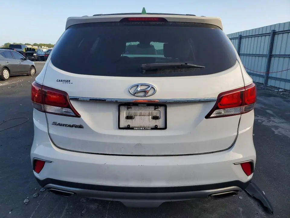 2018 HYUNDAI SANTA FE SE  