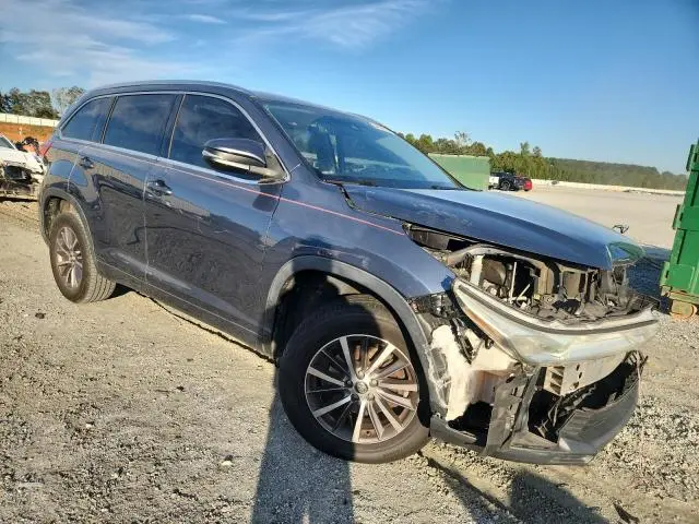 2017 TOYOTA HIGHLANDER SE  