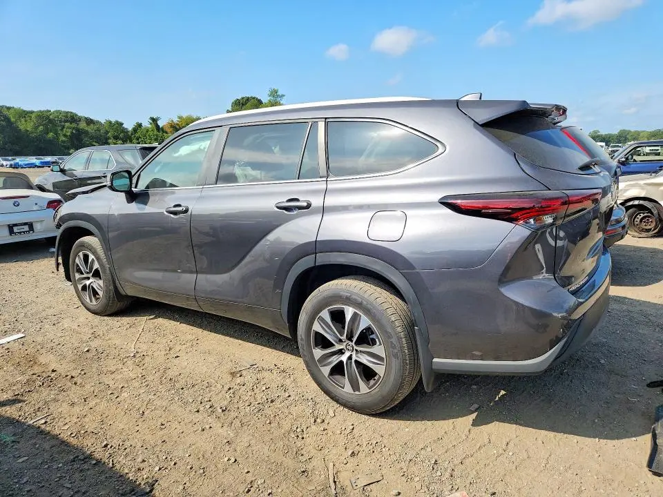 2024 TOYOTA HIGHLANDER XLE  