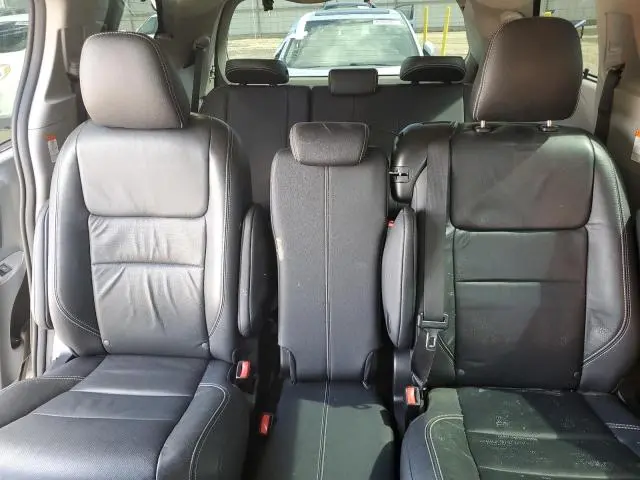 2017 TOYOTA SIENNA SE  