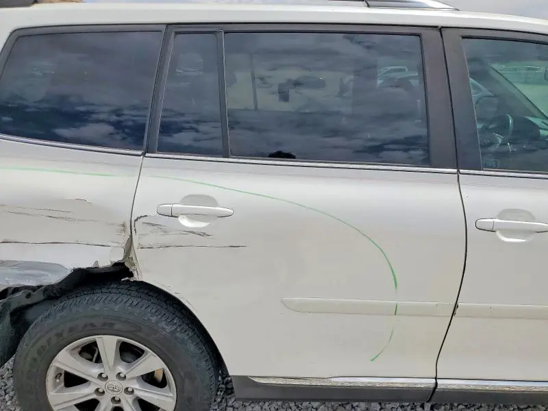 2012 TOYOTA HIGHLANDER SE  