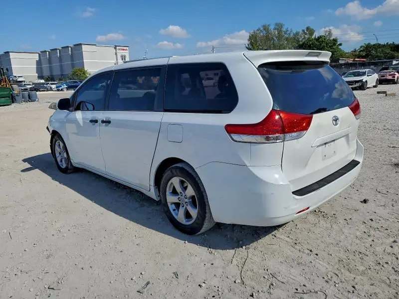 2013 TOYOTA SIENNA   