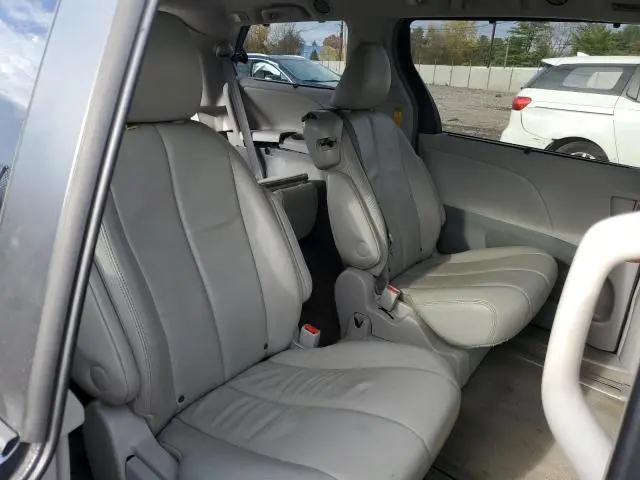 2014 TOYOTA SIENNA XLE  