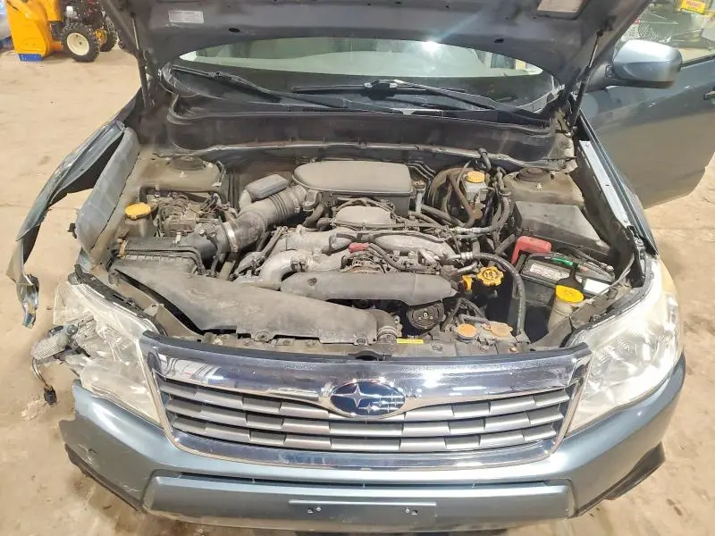 2010 SUBARU FORESTER XS  