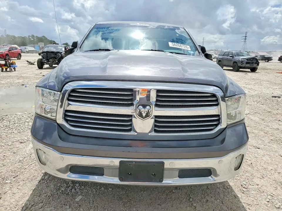 2016 RAM 1500 SLT  
