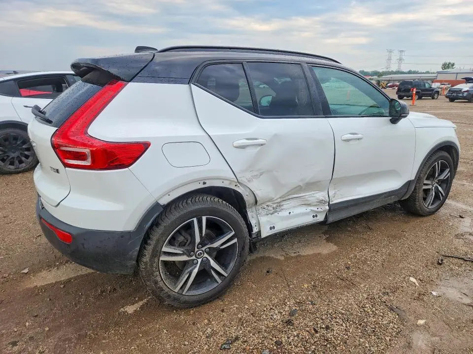 2019 VOLVO XC40 T5 R-DESIGN  