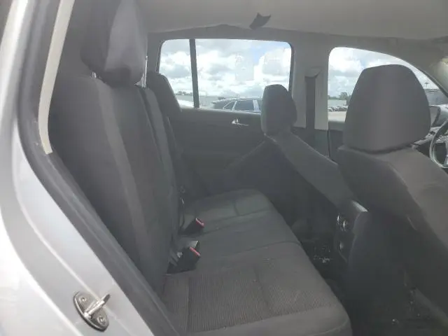 2015 VOLKSWAGEN TIGUAN S  