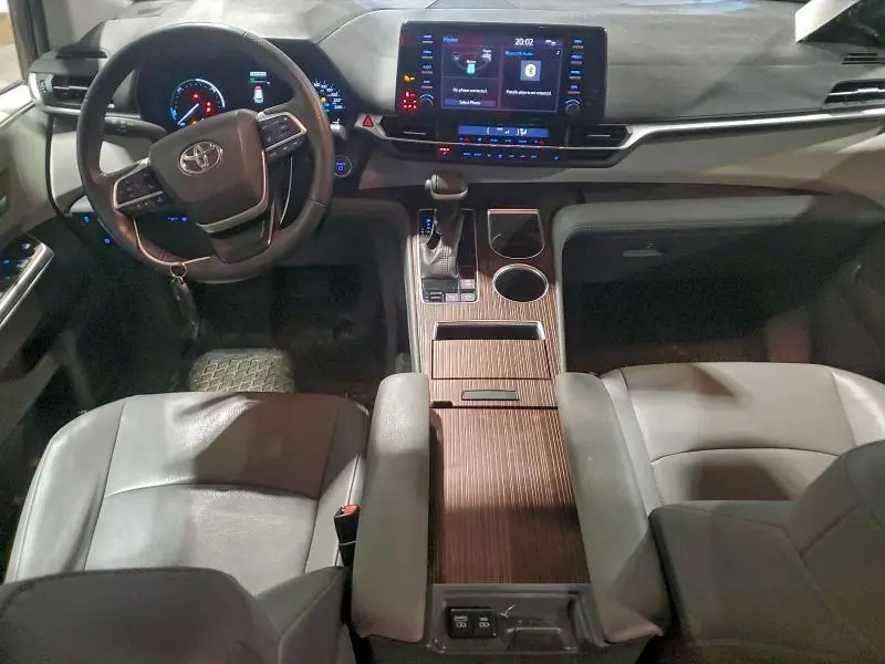 2021 TOYOTA SIENNA LE  