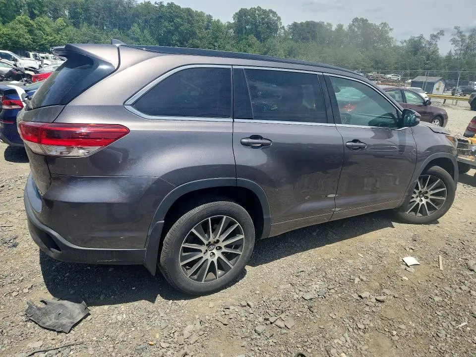 2017 TOYOTA HIGHLANDER SE  