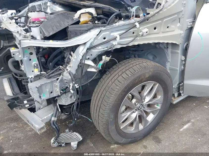 2023 TOYOTA SIENNA XLE