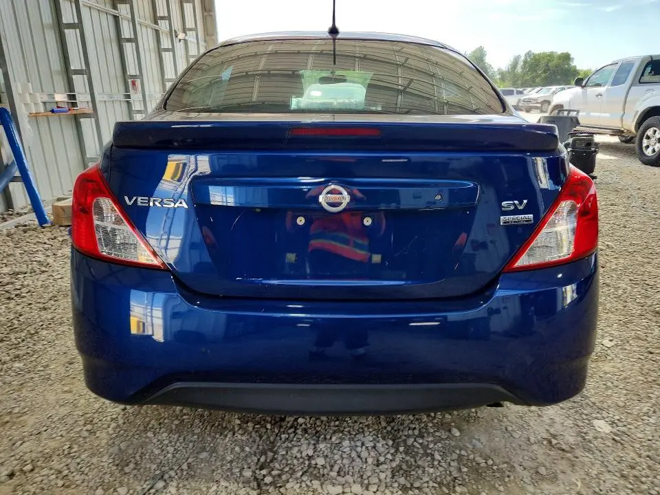 2018 NISSAN VERSA SV  