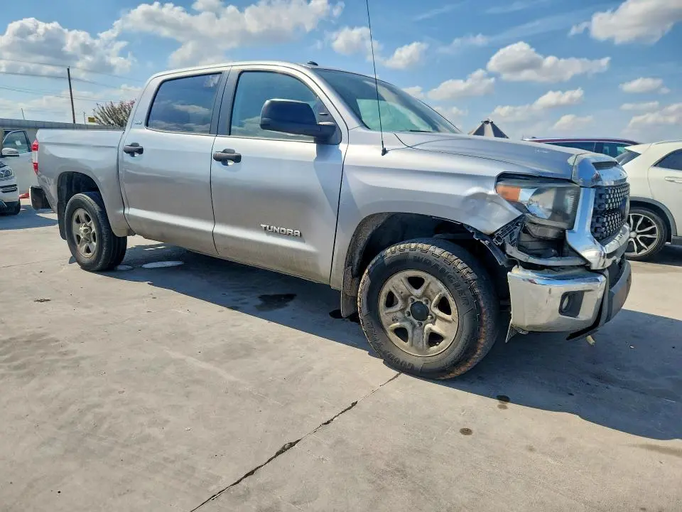 2018 TOYOTA TUNDRA CREWMAX SR5  