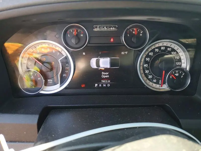 2016 RAM 1500 SLT  