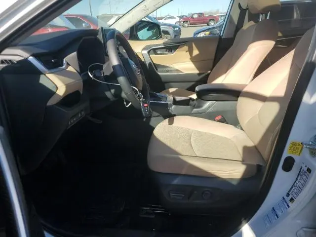 2021 TOYOTA RAV4 XLE  