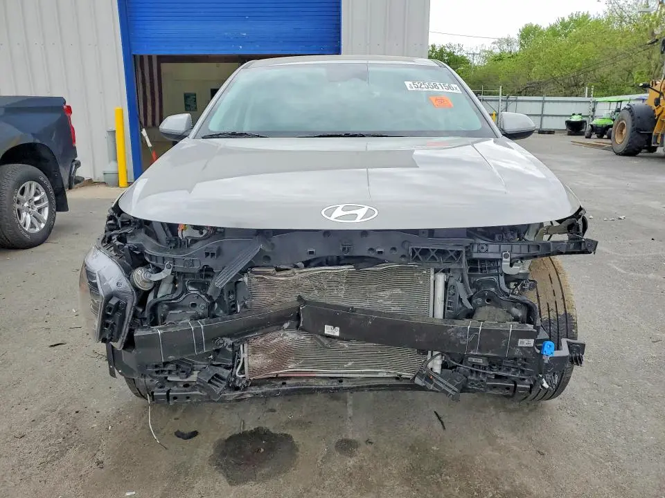 2024 HYUNDAI KONA SE  