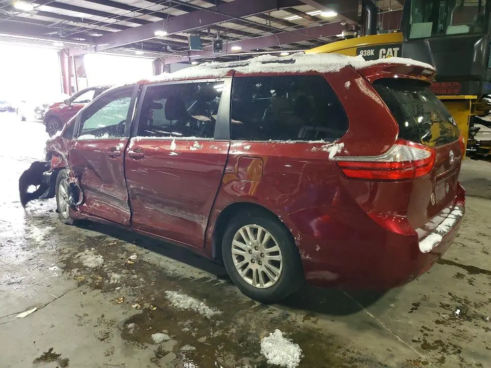 2015 TOYOTA SIENNA LE 8-PASSENGER  