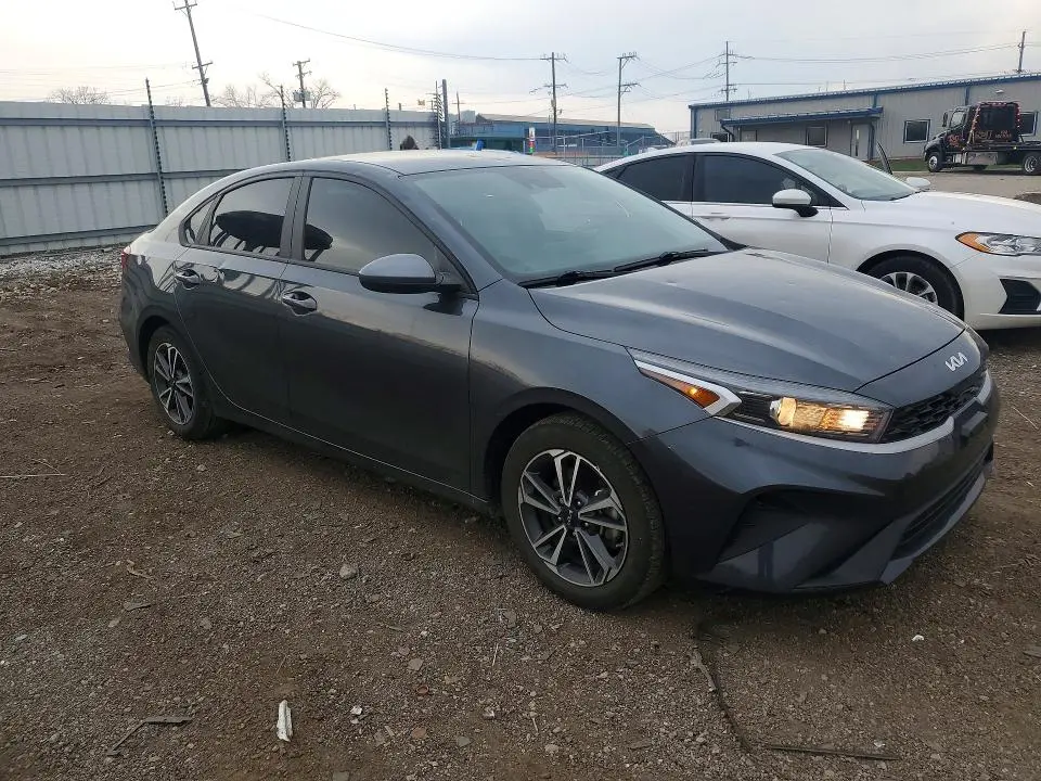2023 KIA FORTE LXS  