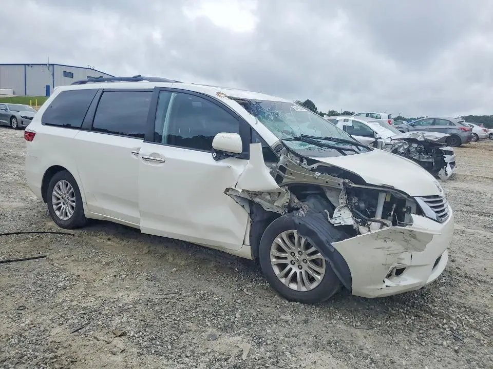 2015 TOYOTA SIENNA XLE 8-PASSENGER  