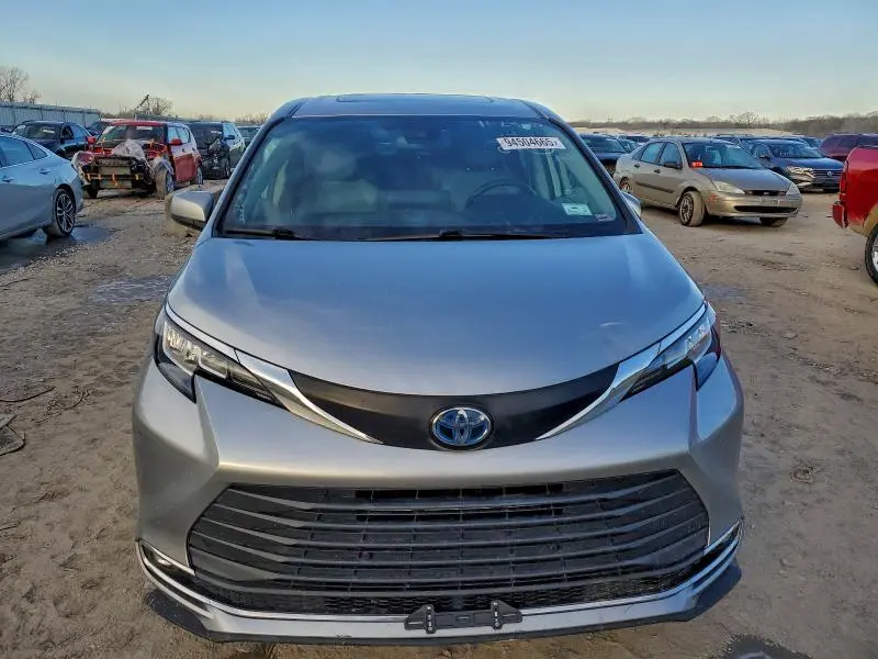 2022 TOYOTA SIENNA XLE 7-PASSENGER  