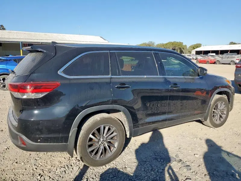 2019 TOYOTA HIGHLANDER SE  
