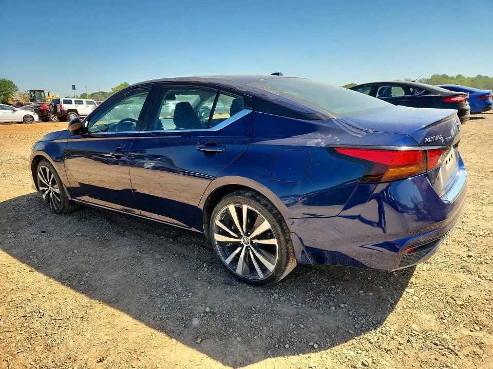 2022 NISSAN ALTIMA SR  
