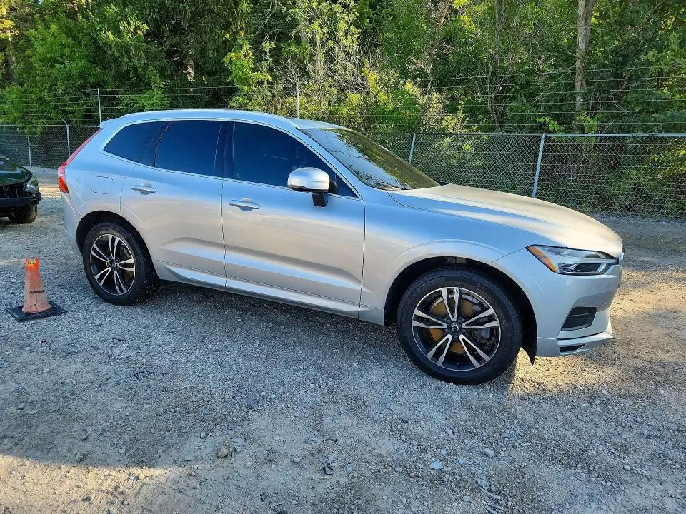 2020 VOLVO XC60 T6 MOMENTUM  
