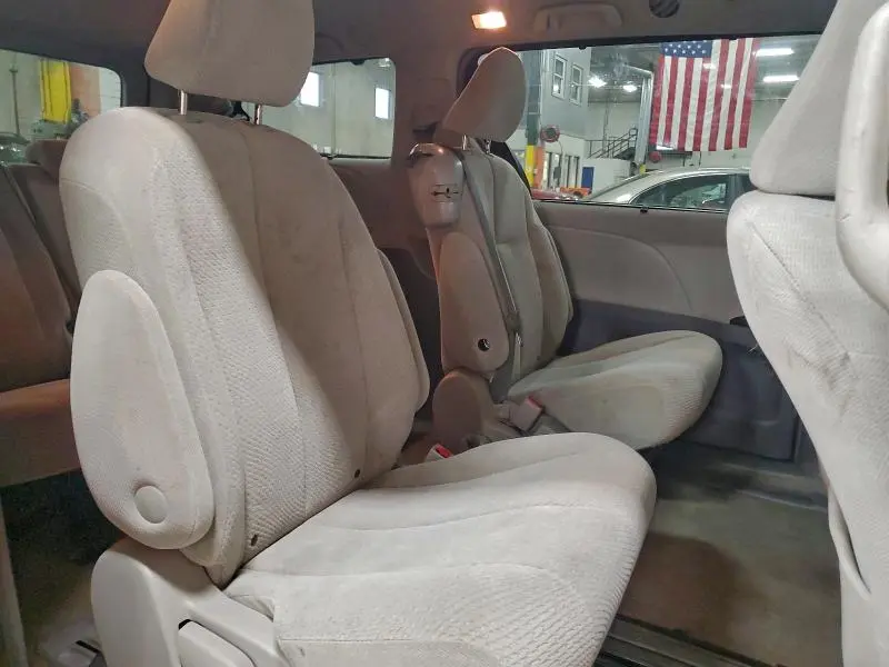 2011 TOYOTA SIENNA LE  