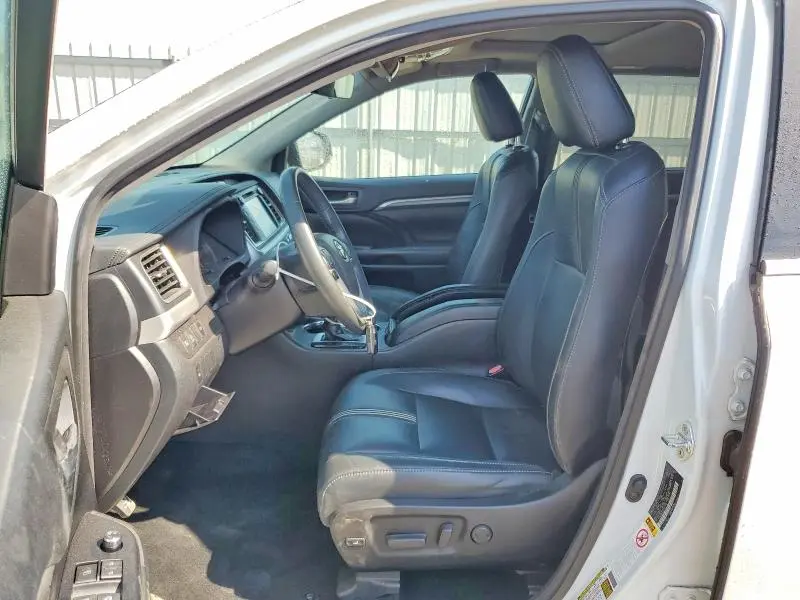 2018 TOYOTA HIGHLANDER SE  