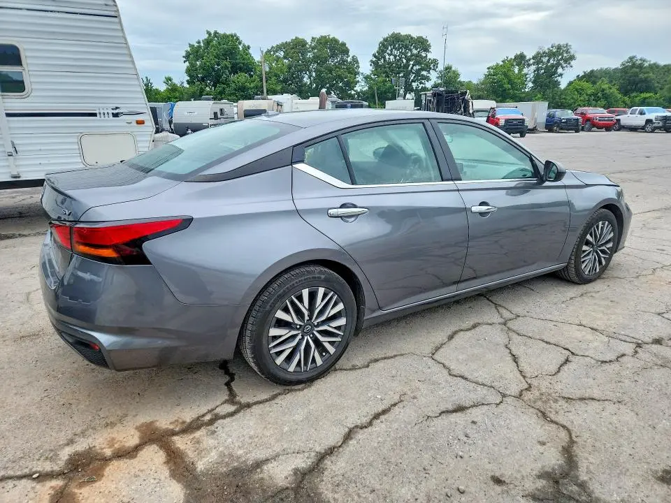 2024 NISSAN ALTIMA SV  
