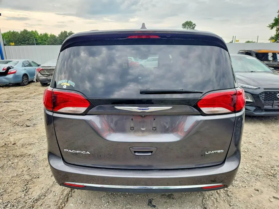2019 CHRYSLER PACIFICA LIMITED  