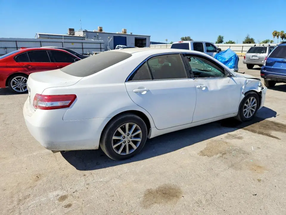 2011 TOYOTA CAMRY LE V6  