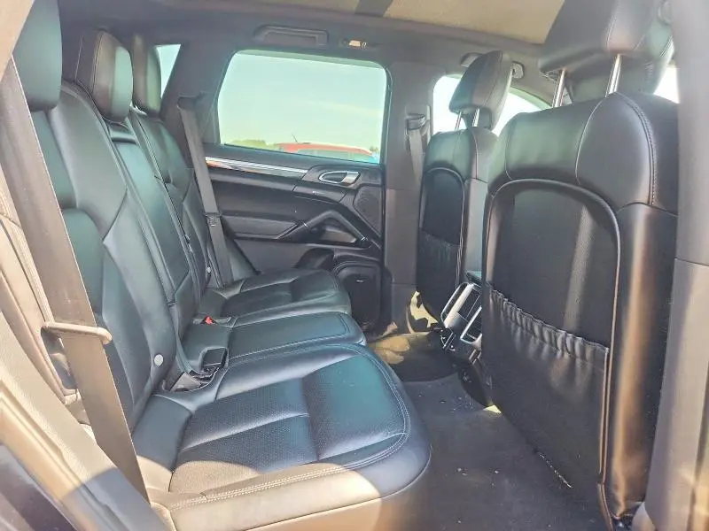 2016 PORSCHE CAYENNE   