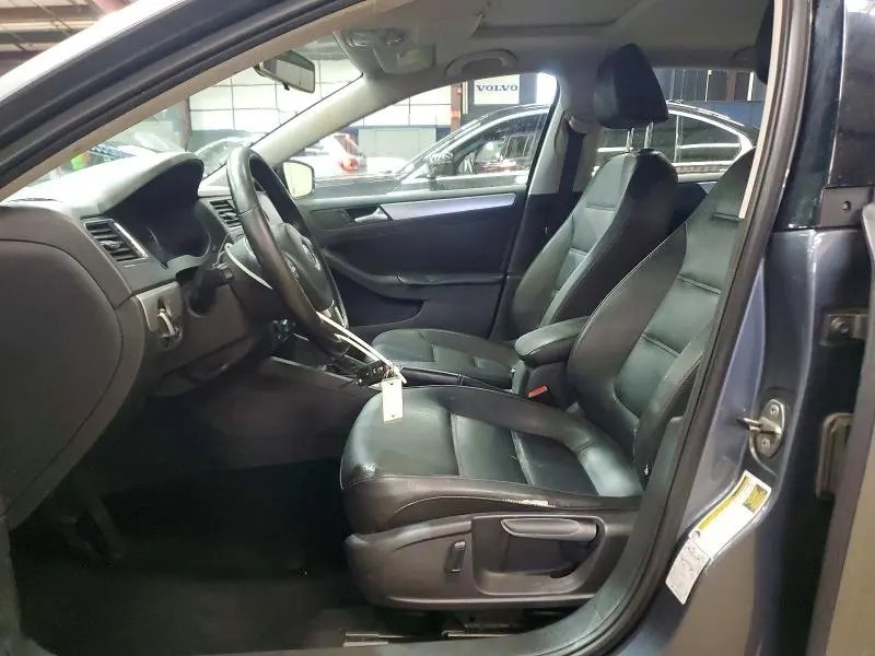 2013 VOLKSWAGEN JETTA SE  