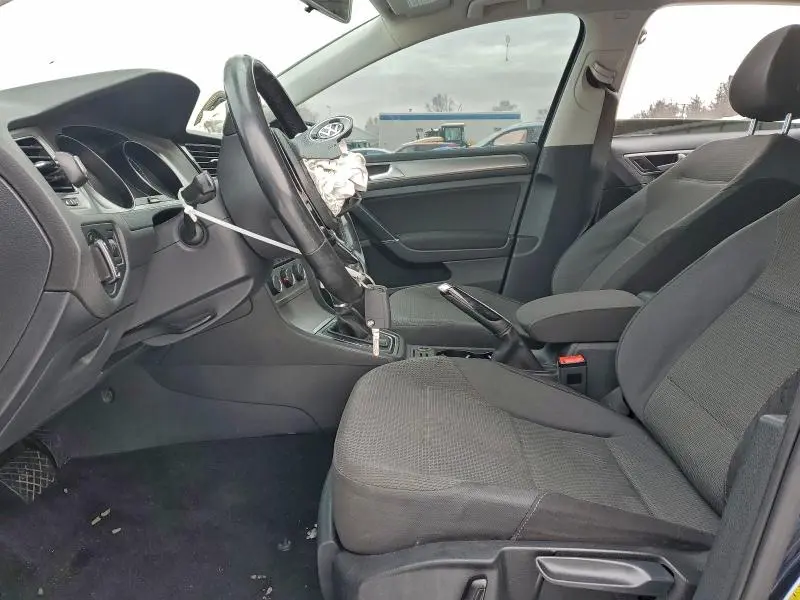 2016 VOLKSWAGEN GOLF S/SE  