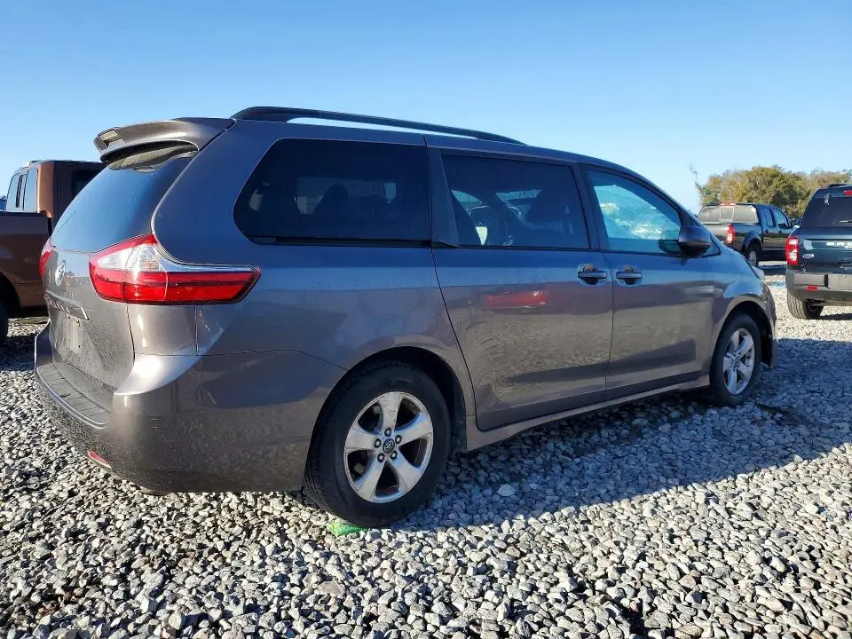 2018 TOYOTA SIENNA LE  