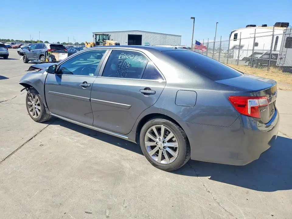 2013 TOYOTA CAMRY XLE  