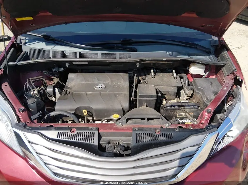 2013 TOYOTA SIENNA XLE V6 8 PASSENGER