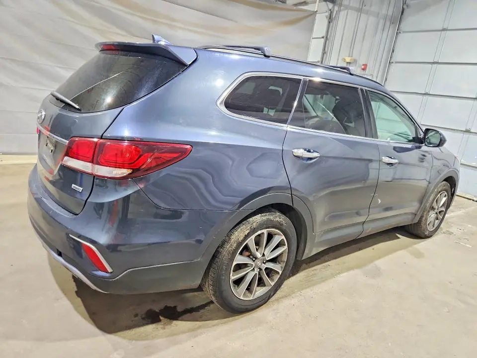 2017 HYUNDAI SANTA FE SE  