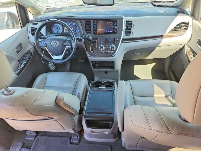 2015 TOYOTA SIENNA XLE 8-PASSENGER  