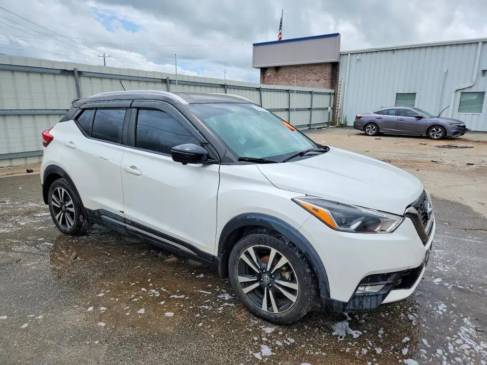 2019 NISSAN KICKS SR  