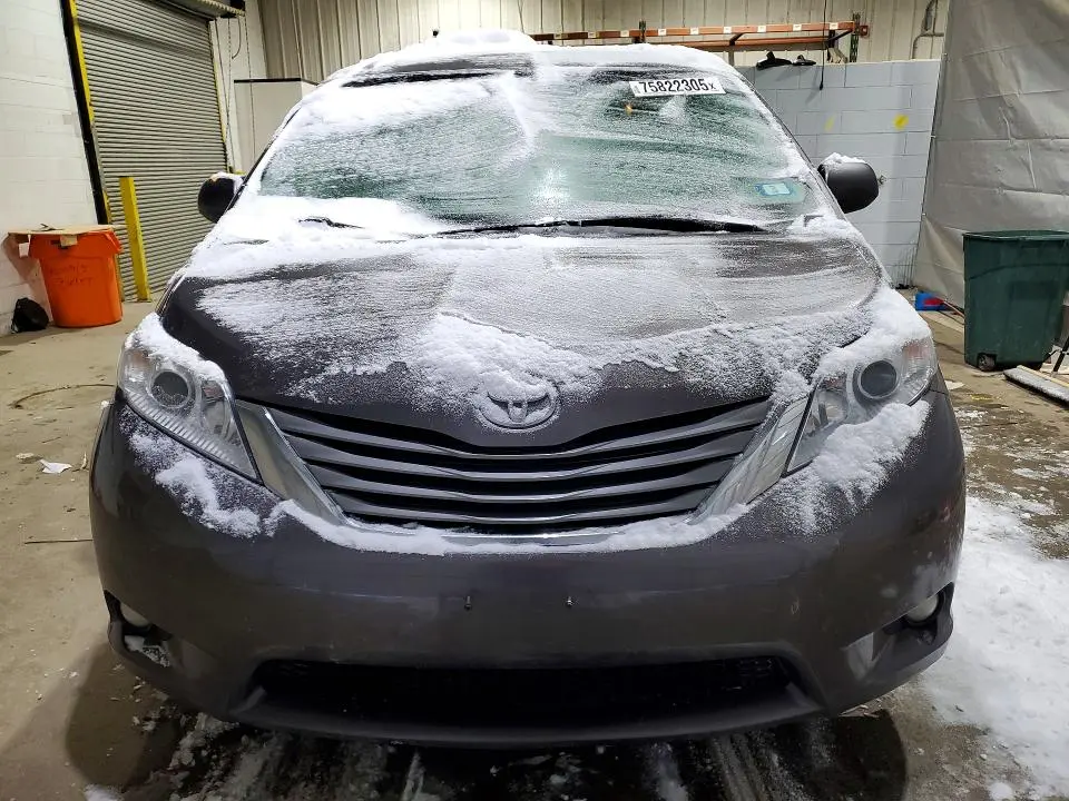 2011 TOYOTA SIENNA XLE  