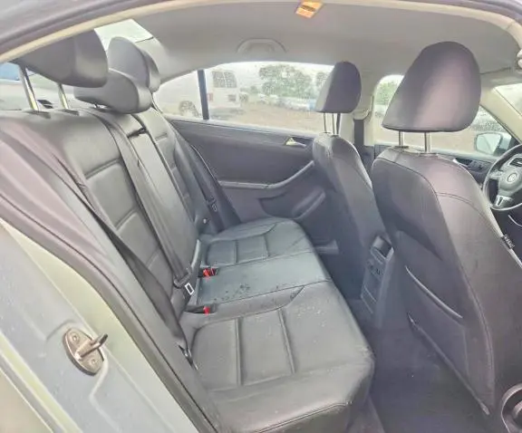 2011 VOLKSWAGEN JETTA SE  