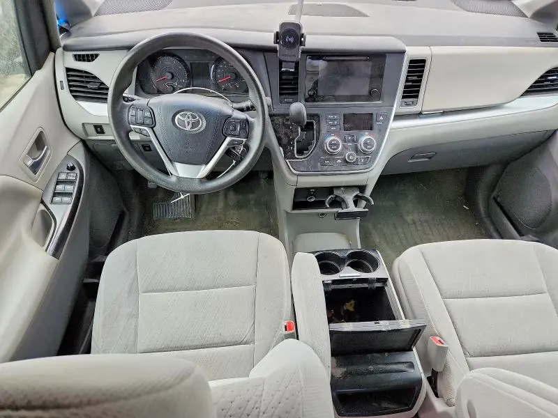 2015 TOYOTA SIENNA LE  