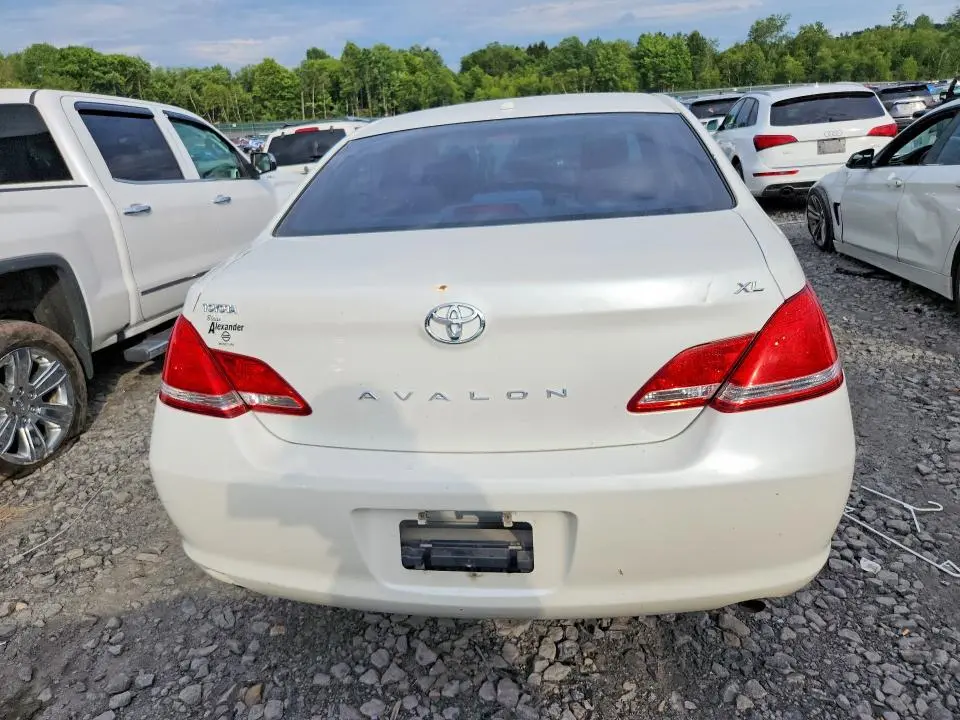 2010 TOYOTA AVALON XL  