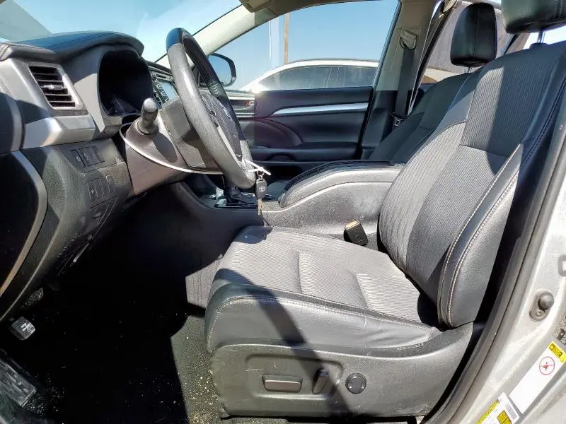 2019 TOYOTA HIGHLANDER LE  