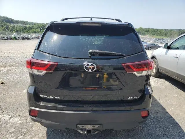 2019 TOYOTA HIGHLANDER SE  