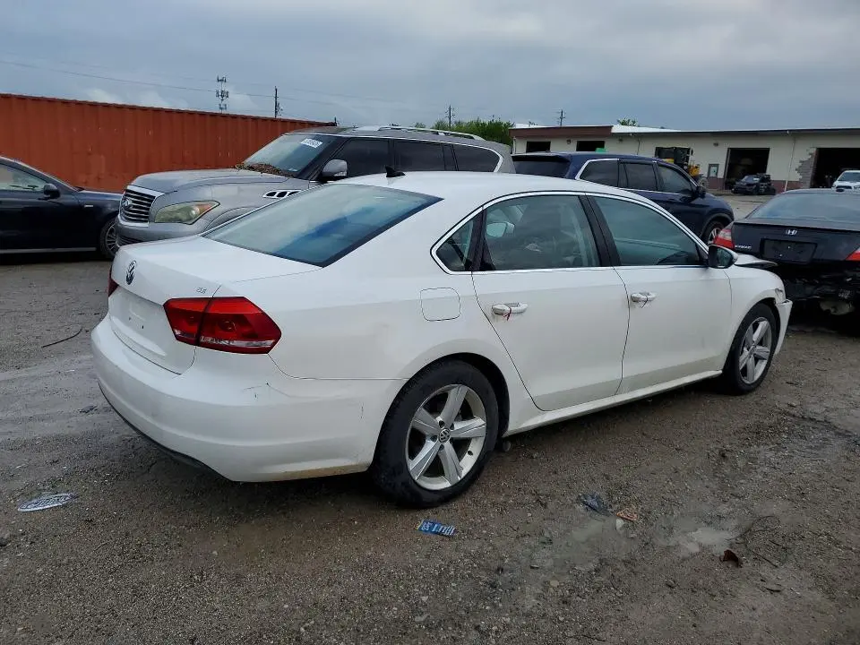 2012 VOLKSWAGEN PASSAT SE  