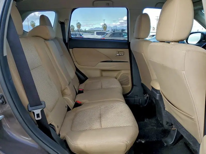 2016 MITSUBISHI OUTLANDER SE  